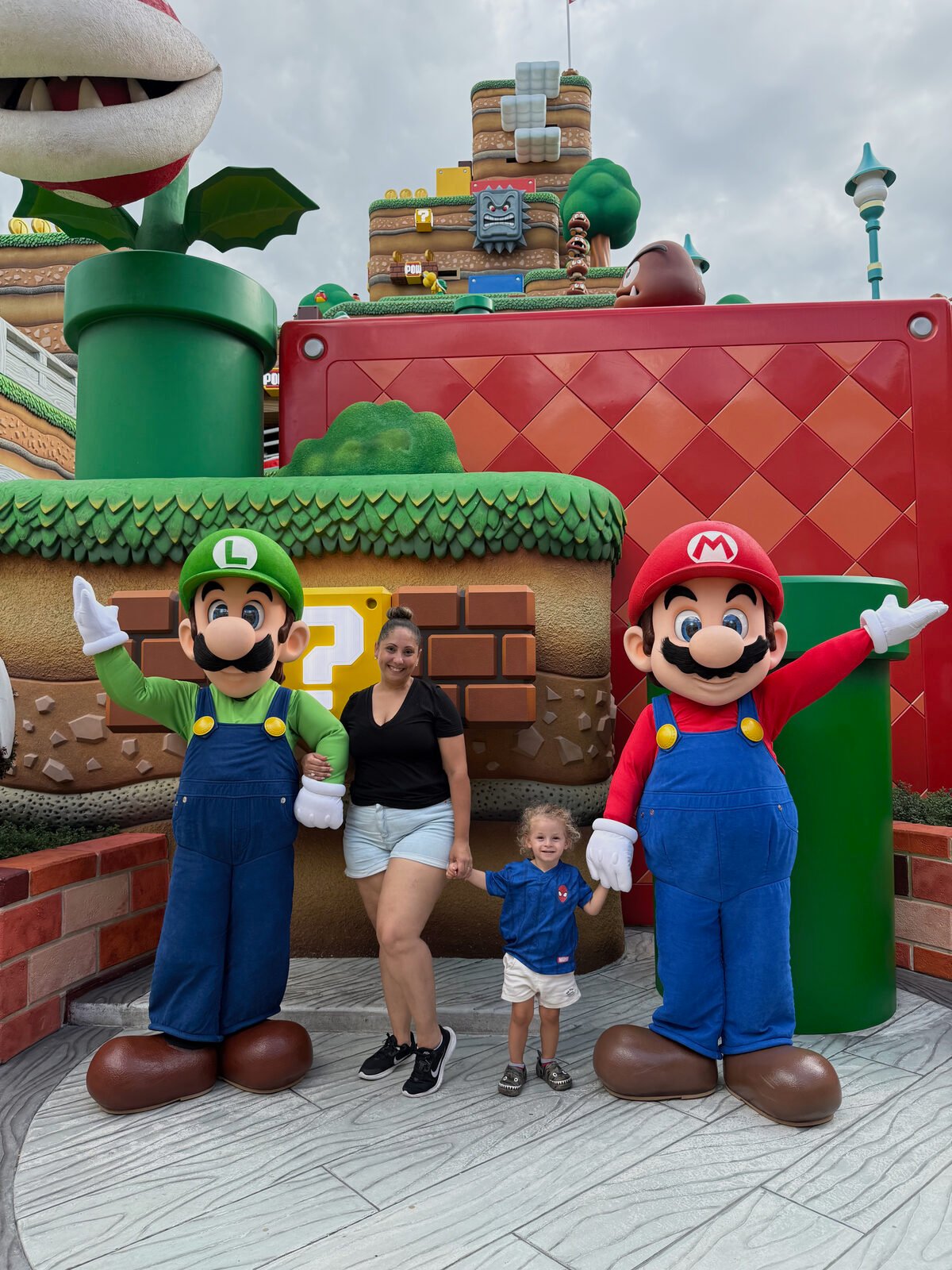Amanda guiando cliente no Universal Studios